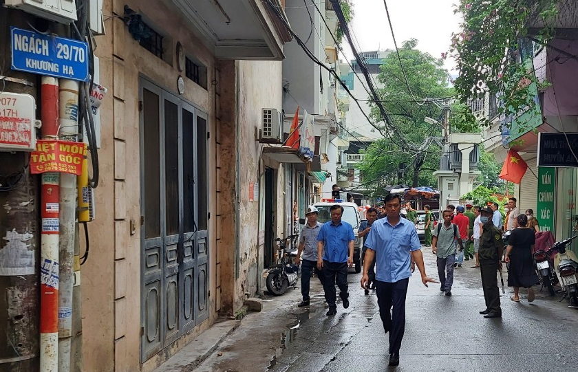 Bí thư Thành ủy Hà Nội Đinh Tiến Dũng đang có mặt ở hiện trường vụ cháy để thực hiện công tác chỉ đạo.