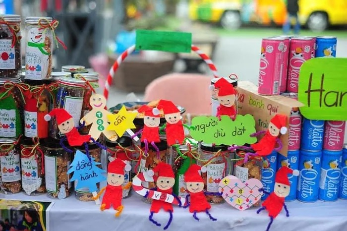 Các sản phẩm hand made của các bạn nhỏ tham gia hội trợ.