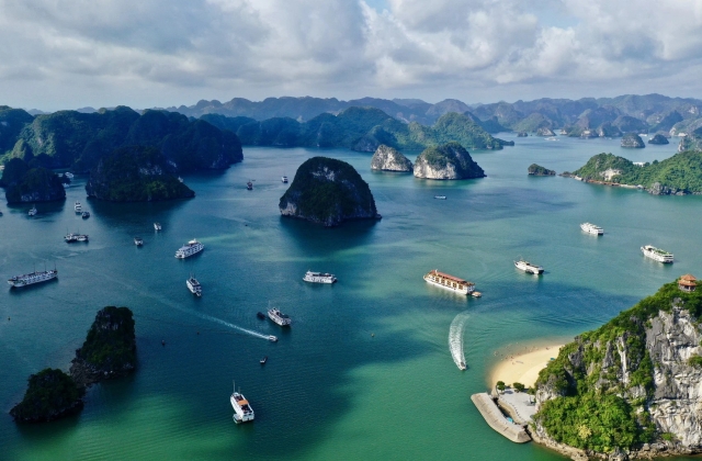 UNESCO công nhận Vịnh Hạ Long - Quần đảo Cát Bà là Di sản Thiên nhiên Thế giới