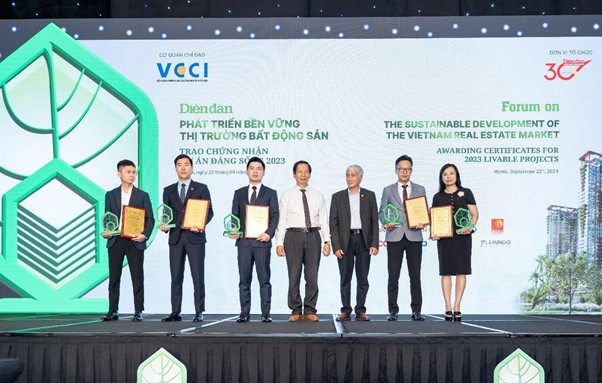 Đại diện Chủ đầu tư Flamingo Holdings và các doanh nghiệp khác tại buổi lễ