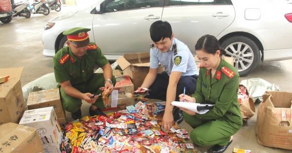 Phát hiện, thu giữ hàng nghìn sản phẩm đồ ăn, thức uống không rõ nguồn gốc