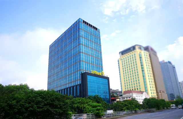 Chủ tịch LPBank mua 13,8 triệu cổ phiếu LPB