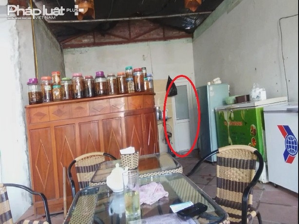 &nbsp;8 m2 nh&agrave; vệ sinh kh&ocirc;ng bị ph&aacute; dỡ,&nbsp;&nbsp;tường gạch c&ocirc;ng tr&igrave;nh vi phạm vẫn c&ograve;n&nbsp;theo như &ocirc;ng B&igrave;nh cho biết.