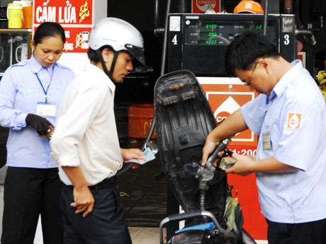 Người ti&ecirc;u d&ugrave;ng đang chịu nhiều thiệt th&ograve;i v&igrave; c&aacute;ch t&iacute;nh thuế mới. Ảnh: HTD