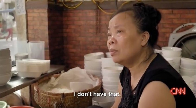 Sau c&acirc;u n&oacute;i t&ocirc;i kh&ocirc;ng c&oacute; m&oacute;n đ&oacute;, b&agrave; Thảo c&oacute; ngay một c&acirc;u tiễn kh&aacute;ch, Ảnh chụp m&agrave;n h&igrave;nh CNN