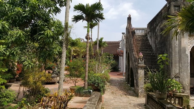 Khu&ocirc;n vi&ecirc;n ch&ugrave;a Mễ Sở. Ảnh: Cao Tu&acirc;n