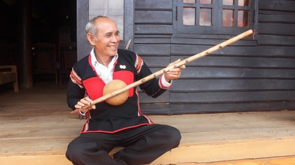 Gi&agrave; l&agrave;ng Y Tr&iacute; Ml&ocirc;.