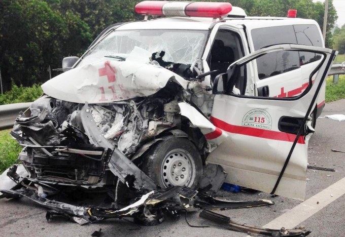 1 người chết, 3 người bị thương sau &nbsp;c&uacute; va chạm mạnh.