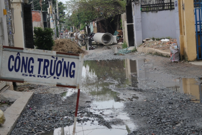 Dự &aacute;n n&agrave;y do Ban quản l&yacute; Đầu tư- X&acirc;y dựng c&ocirc;ng tr&igrave;nh quận Thủ Đức l&agrave;m chủ đầu tư, đơn vị thi c&ocirc;ng l&agrave; C&ocirc;ng ty TNHH MTV Dịch vụ c&ocirc;ng &iacute;ch quận Thủ Đức. Bắt đầu thi c&ocirc;ng được v&agrave;i th&aacute;ng nay tuy nhi&ecirc;n qu&aacute; tr&igrave;nh thi c&ocirc;ng đ&atilde; g&acirc;y ra nhiều bức x&uacute;c cho c&aacute;c hộ d&acirc;n.