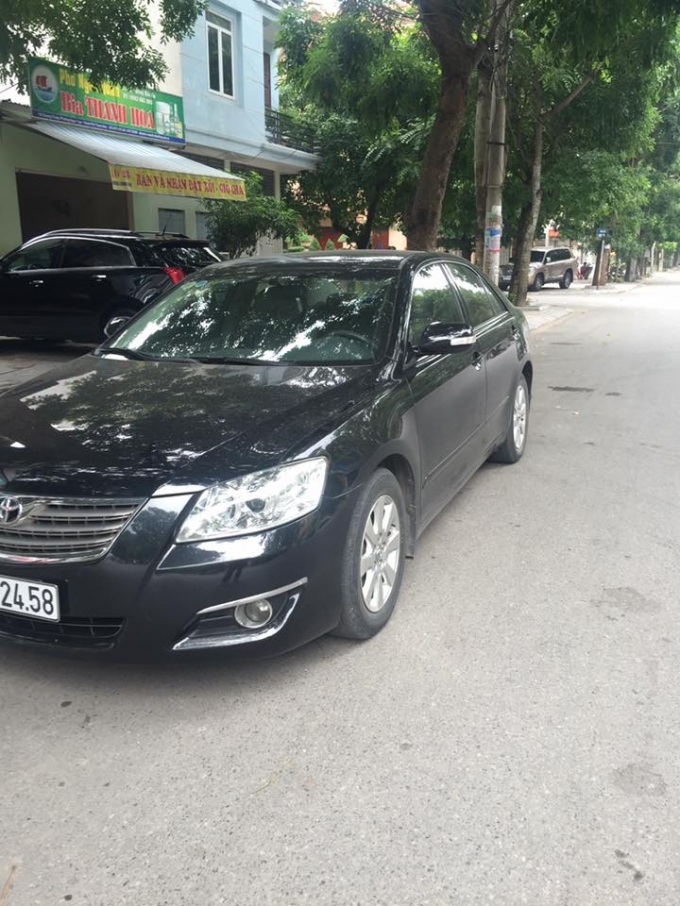 B&aacute;n gấp xe Camry 2.0 m&agrave;u đen