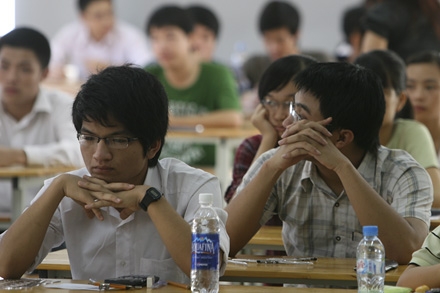 Với lượng c&acirc;u hỏi v&agrave; thời gian l&agrave;m b&agrave;i của kỳ thi THPT quốc gia 2017 sắp tới, nhiều khả năng đề thi sẽ được ra theo xu hướng nhanh, gọn, ch&iacute;nh x&aacute;c kể cả c&aacute;c c&acirc;u dễ hay kh&oacute; để th&iacute; sinh c&oacute; thể l&agrave;m được trong khoảng thời gian đ&oacute;. V&igrave; vậy, c&aacute;c em kh&ocirc;ng n&ecirc;n qu&aacute; lo lắng.&nbsp;Ảnh minh họa.