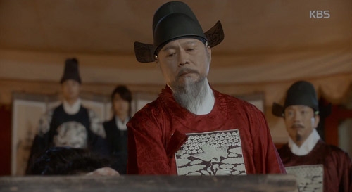 M&acirc;y họa &aacute;nh trăng tập 13: Kim Yoo Jung trao người y&ecirc;u nụ h&ocirc;n từ biệt