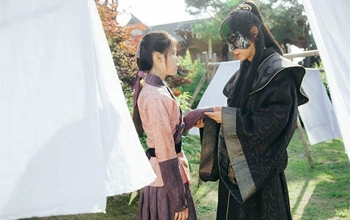 Người tình ánh trăng tập 12: IU từ chối lời cầu hôn từ Lee Jun Ki