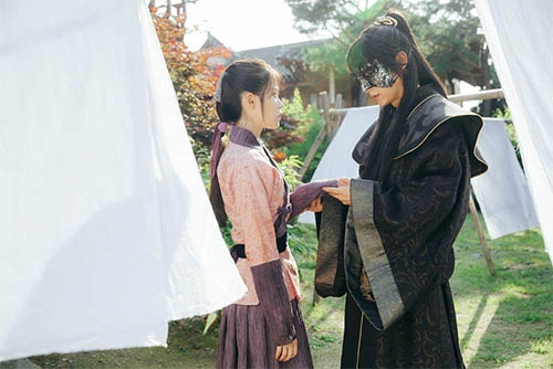 Người t&igrave;nh &aacute;nh trăng tập 12: IU từ chối lời cầu h&ocirc;n từ Lee Jun Ki