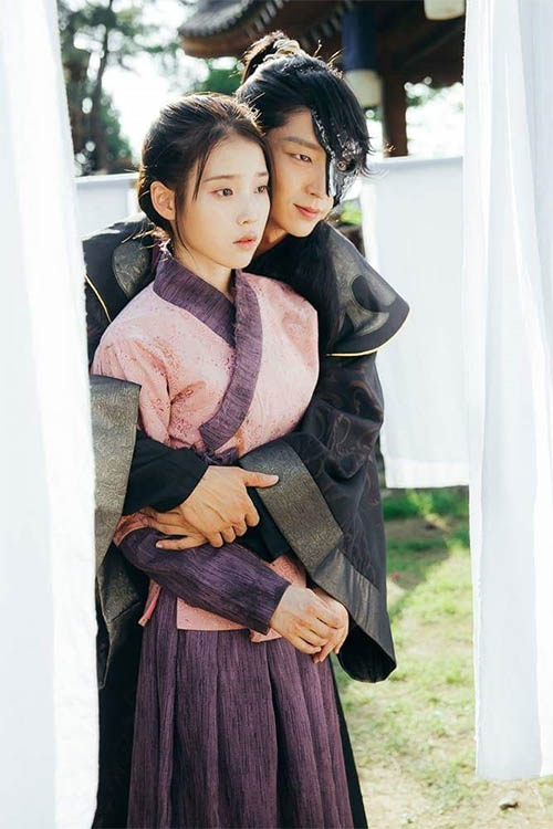 Người t&igrave;nh &aacute;nh trăng tập 12: IU từ chối lời cầu h&ocirc;n từ Lee Jun Ki