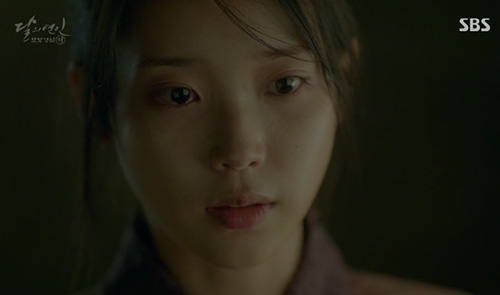 Người t&igrave;nh &aacute;nh trăng tập 12: IU từ chối lời cầu h&ocirc;n từ Lee Jun Ki