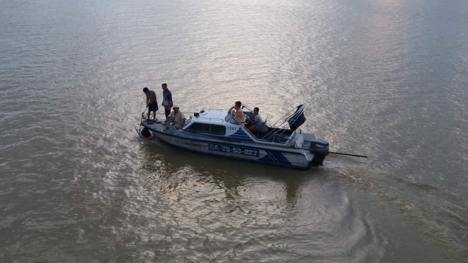 Lực lượng chức năng khẩn trương t&igrave;m kiếm tung t&iacute;ch nạn nh&acirc;n.