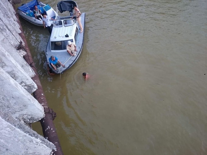 Huế: Một nam thanh ni&ecirc;n nhảy cầu Ph&uacute; Xu&acirc;n tự vẫn