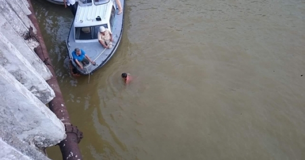 Huế: Một nam thanh niên nhảy cầu Phú Xuân tự vẫn