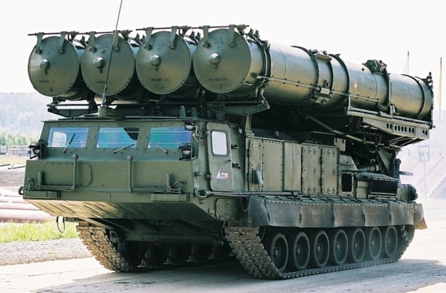 Hệ thống ph&ograve;ng kh&ocirc;ng S-300. (Ảnh: TASS)