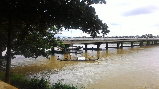 Thi thể của nạn nh&acirc;n được t&igrave;m thấy gần m&oacute;ng cầu ph&iacute;a nam cầu Ph&uacute; Ph&uacute; Xu&acirc;n.