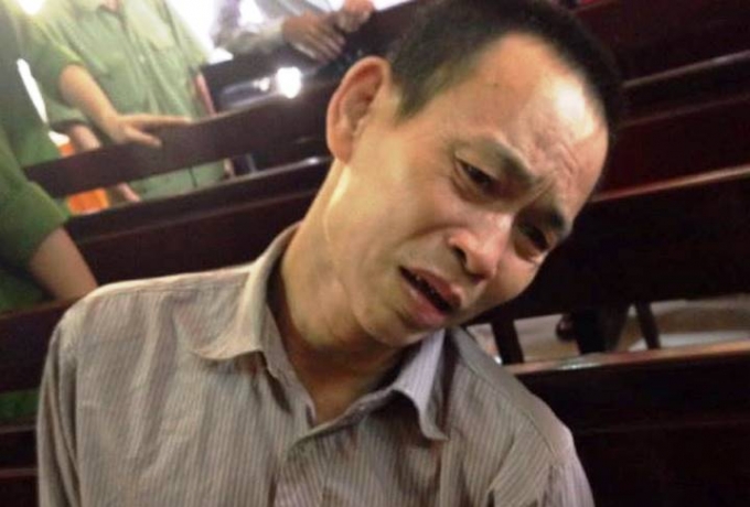 Bị c&aacute;o Đinh Thiện suy sụp trong phi&ecirc;n xử Ph&uacute;c thẩm.