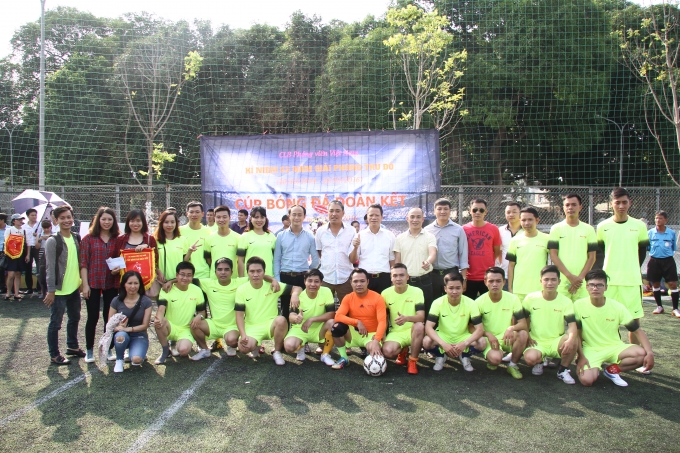 Đội b&oacute;ng Ph&aacute;p luật Plus - B&aacute;o Ph&aacute;p luật Việt Nam.