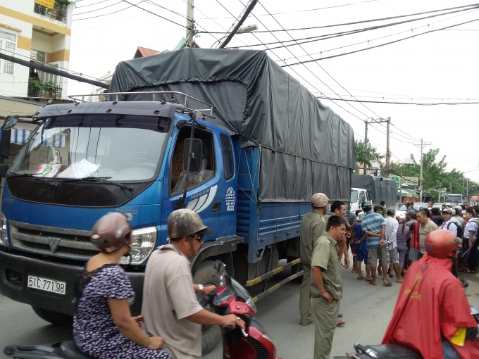 Chiếc xe tải c&oacute; dấu hiệu lấn l&agrave;n.