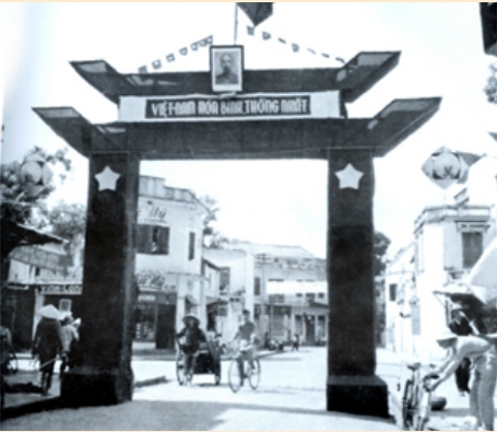 Cổng ch&agrave;o phố h&agrave;ng N&oacute;n.