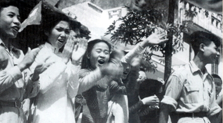 Những h&igrave;nh ảnh hiếm hoi trong ng&agrave;y giải ph&oacute;ng Thủ đ&ocirc; 62 năm về trước