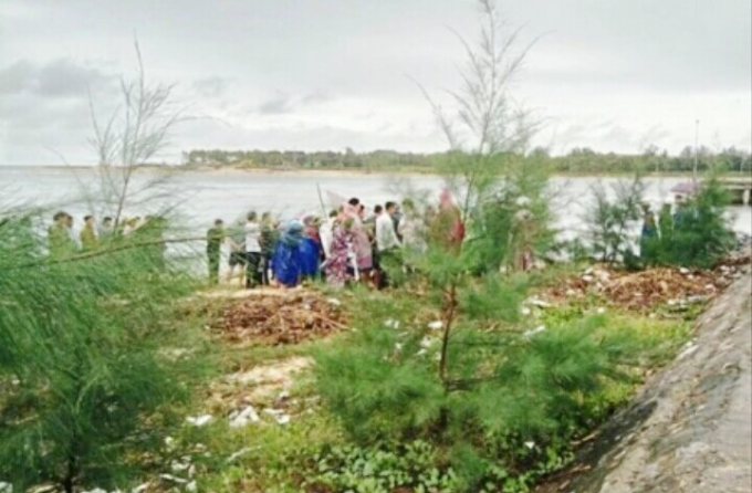 Hiện trường nơi cơ quan chức năng tiến h&agrave;nh kh&aacute;m nghiệm thi thể nạn nh&acirc;n. Ảnh: P.T