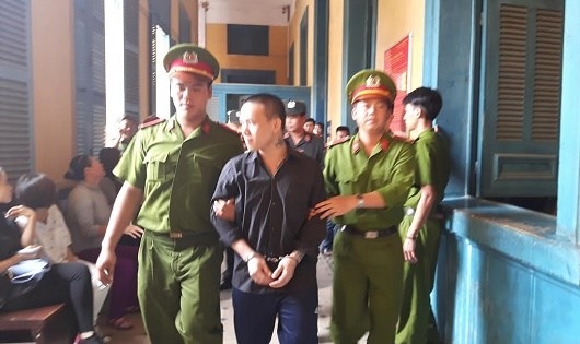 Giết người kh&ocirc;ng gh&ecirc; tay, Khang &ldquo;nh&oacute;c&rdquo; lĩnh &aacute;n tử h&igrave;nh.