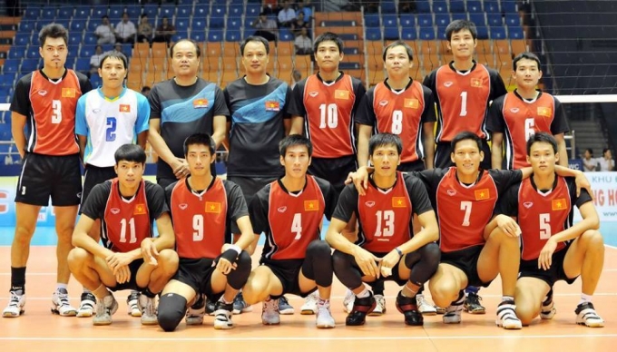 Thầy tr&ograve; HLV đội tuyển b&oacute;ng chuyền nam Việt Nam. Ảnh: Facebook