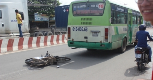 Nghi vượt đèn vàng, xe buýt cán chết người