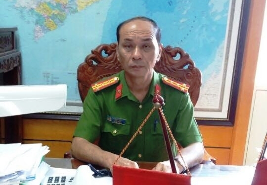 Đại t&aacute; Trần Quốc S&aacute;ng đang trao đổi với PV Ph&aacute;p luật plus.