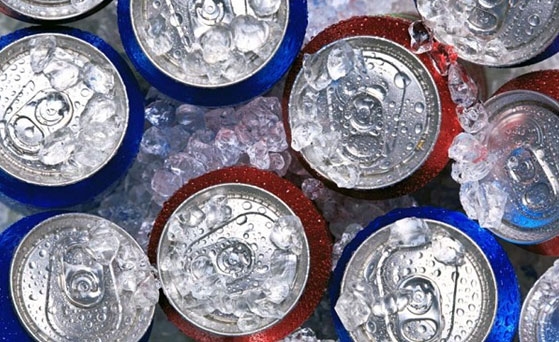 Với c&aacute;c loại nước ngọt, nước kho&aacute;ng, ngời d&ugrave;ng n&ecirc;n bảo quản trong nhiệt độ từ 3.3oC - 5.5oC. Ảnh: minh họa