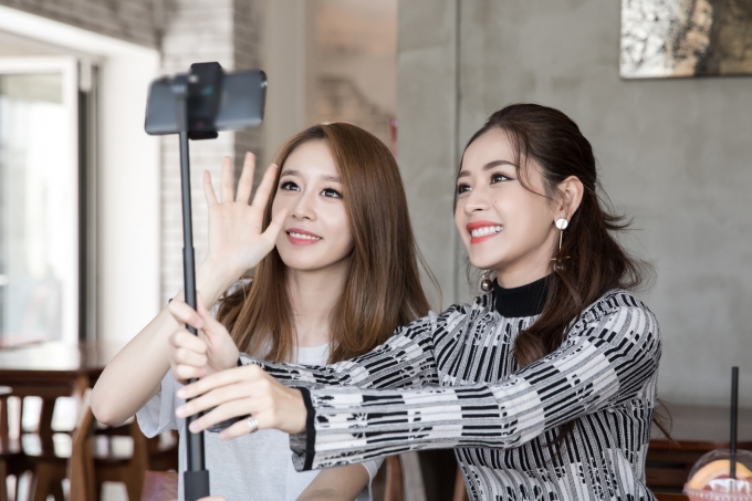 Chi Pu đọ sắc c&ugrave;ng Ji-yeon (T-ara) tại H&agrave;n Quốc