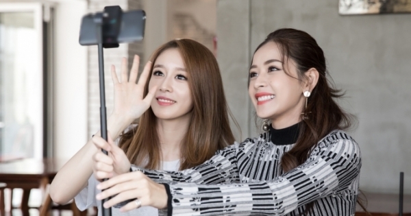 Chi Pu đọ sắc cùng Ji-yeon (T-ara) tại Hàn Quốc