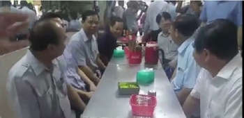 Clip Thủ tướng ăn phở, uống cà phê đá Sài Gòn