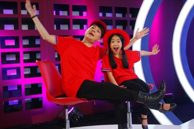 Huấn luận vi&ecirc;n Vũ H&agrave; v&agrave; c&ocirc; học tr&ograve; Diệp Nhi.