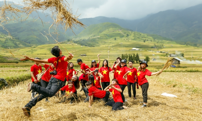 T&uacute; Lệ cũng l&agrave; địa điểm được rất nhiều bạn trẻ chọn để phượt, chi&ecirc;m ngưỡng cảnh tượng m&ugrave;a v&agrave;ng h&ugrave;ng vĩ.