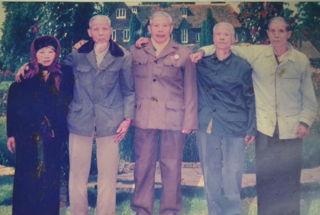 Tuy tuổi cao v&agrave; cuộc sống c&oacute; nhiều thay đổi, nhưng 5 anh em cụ Hướng lu&ocirc;n đo&agrave;n kết y&ecirc;u thương nhau.