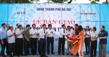 Vingroup trao tặng Thành phố Hà Nội 3 xe kiểm nghiệm thực phẩm