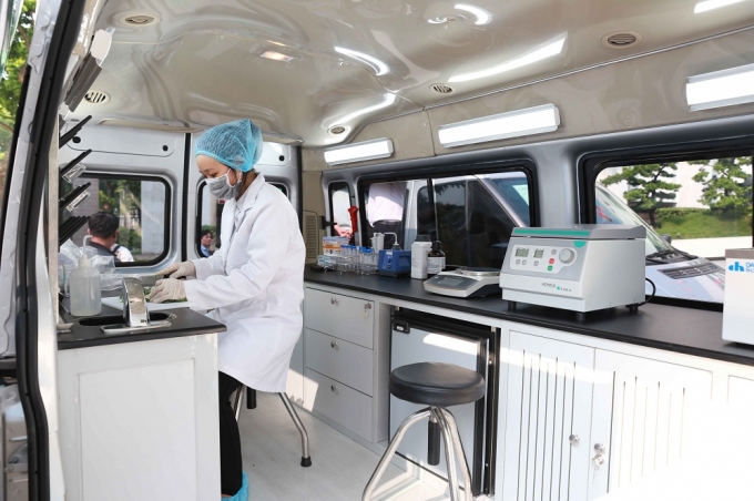 Vingroup trao tặng Th&agrave;nh phố H&agrave; Nội 3 xe kiểm nghiệm thực phẩm