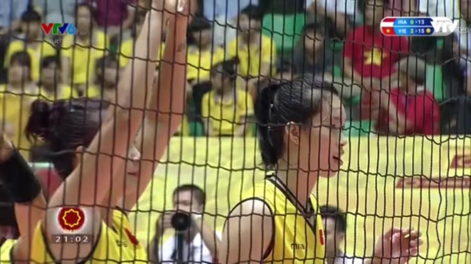 Thanh Th&uacute;y cũng thực hiện chắn b&oacute;ng rất tốt