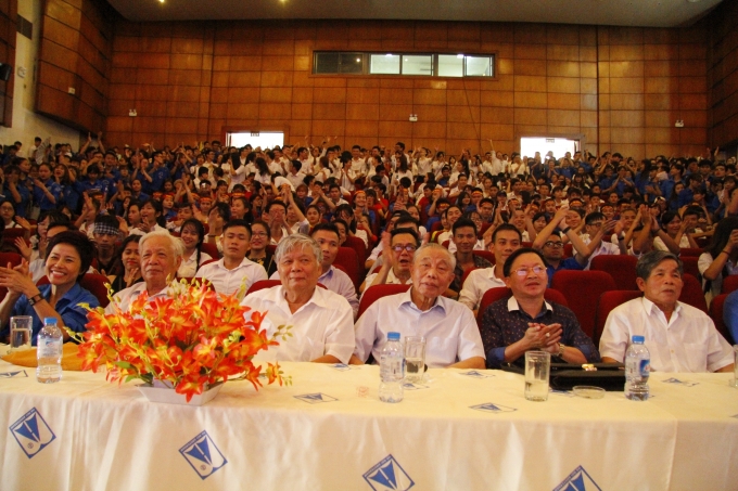 C&aacute;c đại biểu tham dự chương tr&igrave;nh.