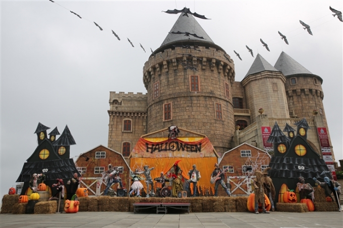 Tưng bừng đ&oacute;n m&ugrave;a lễ hội Halloween tại B&agrave; N&agrave; Hills