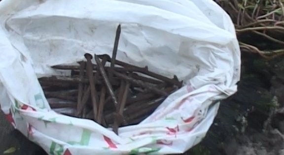 Nhiều ngôi mộ bị đóng đinh ở Huế: Thủ phạm có thể bị thần kinh?