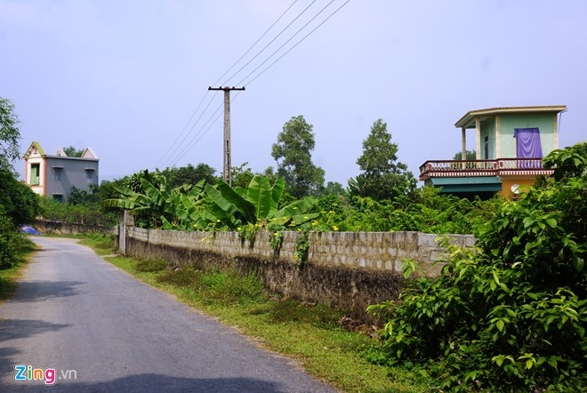 Ng&agrave;y 20/11/2012, 50 hộ d&acirc;n được k&yacute; kết Hợp đồng giao kho&aacute;n đất l&acirc;m nghiệp để y&ecirc;n t&acirc;m ph&aacute;t triển kinh tế trang trại rừng l&acirc;u d&agrave;i (Thời hạn l&agrave; 33 năm, hết gi&aacute; trị v&agrave;o ng&agrave;y 20/10/2045).