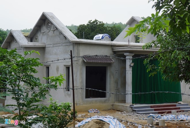 Trao đổi với pv, &ocirc;ng Nguyễn Th&agrave;nh Chung, Chủ tịch UBND x&atilde; H&agrave; T&acirc;n cho hay khu vực đất l&acirc;m nghiệp tr&ecirc;n l&agrave; thuộc quản l&yacute; của Trung t&acirc;m nghi&ecirc;n cứu ứng dụng khoa học c&ocirc;ng nghệ L&acirc;m nghiệp Thanh H&oacute;a. X&atilde; chỉ quản l&yacute; về địa giới h&agrave;nh ch&iacute;nh, con người, cũng như c&aacute;c vấn đề về an ninh trật tự.